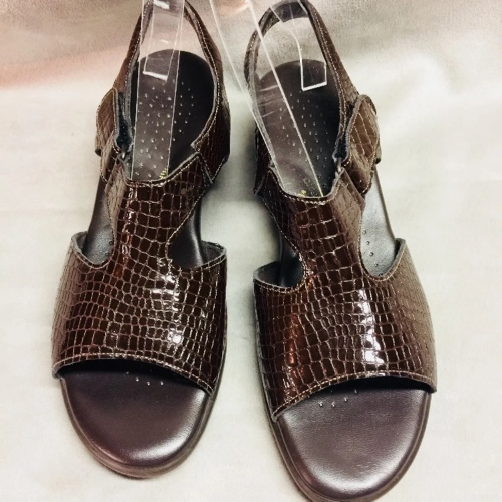 SAS Brown Croc Embossed Sandals, Sz 8.5WW